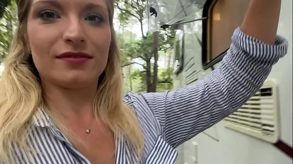 Je me fais défoncer le cul par un inconnu dans son camping car