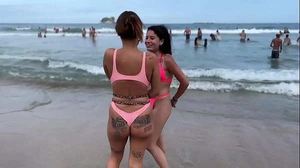 Virada na praia com amigos