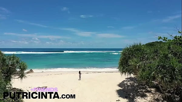 Horny Asian Babe Putri Cinta get fucked on a beach
