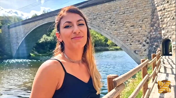 Stella, sublime femme, adore les fellations et la sodomie