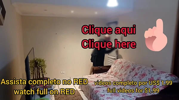 Pegadinha com esposa com olhos vendados e amigo entra no meio da transa estava amigo dentro do guarda roupas