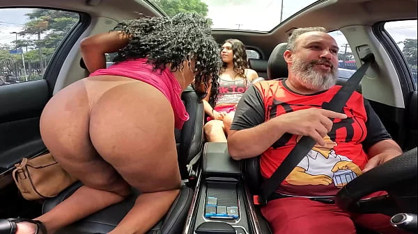 Carona do Ted com nova motorista e Ted pula para trás para fuder - Candy Brazil - Mariana Torres
