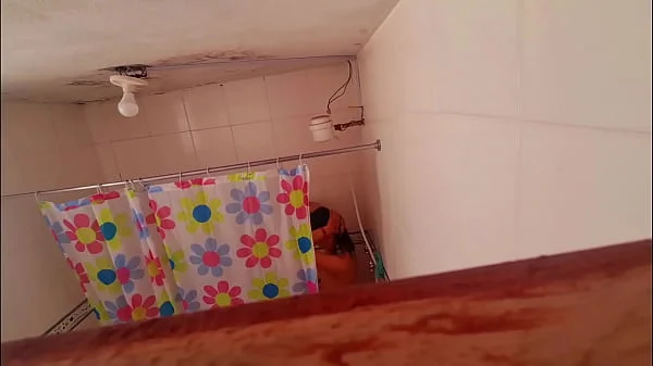 Espiando a la amiga de mi esposa de vacaciones
