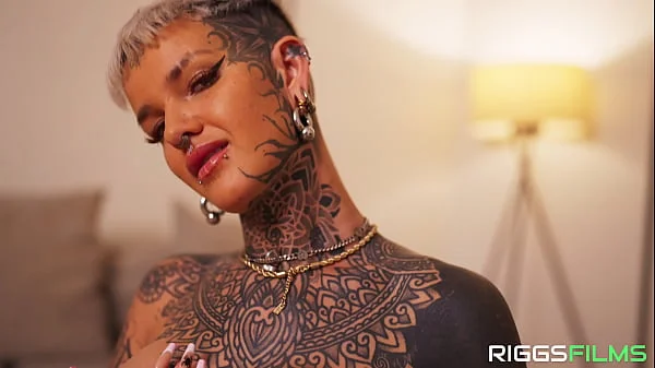 TATTOOED BABE GETS A HUGE LOAD OF CUM IN MOUTH