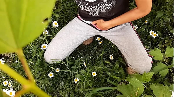 I spy on my neighbor masturbating in the daisies - Girls fly orgasm