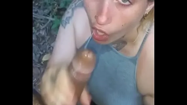 Una rica chupada en el bosque