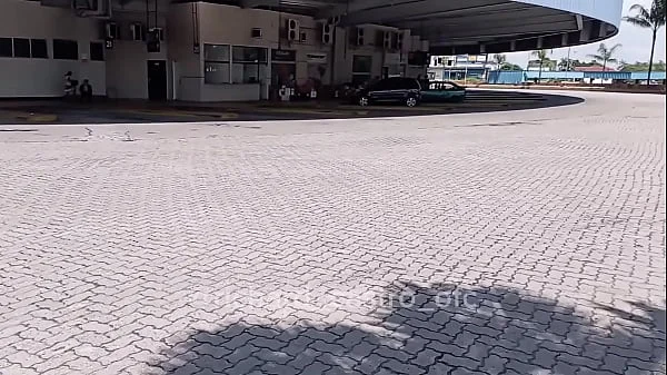 Vazou na Net novinha de 18 anos é flagrada chupando ator porno no ônibus