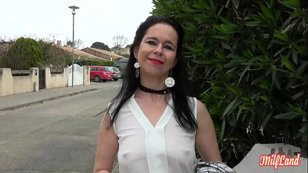 Shanna, belle milf, baise deux bites devant son homme part 1