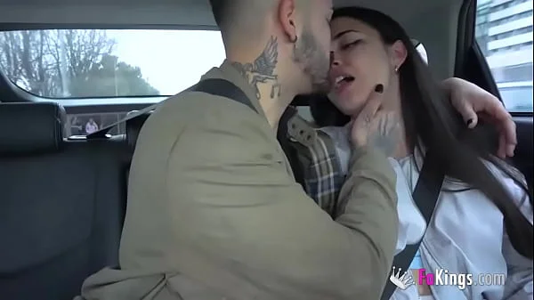 TAXI BLOWJOB with Nuria Millan and her latest friend: The driver watches it all!