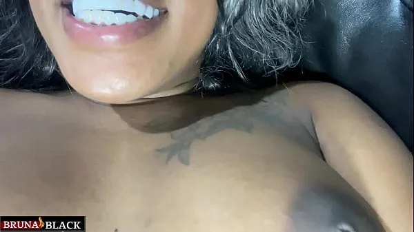 Novinha gozando tocando siririca forte sem parar.