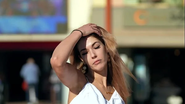 Coquette, Blonde à Gros Seins Naturels, retente un TRIO !