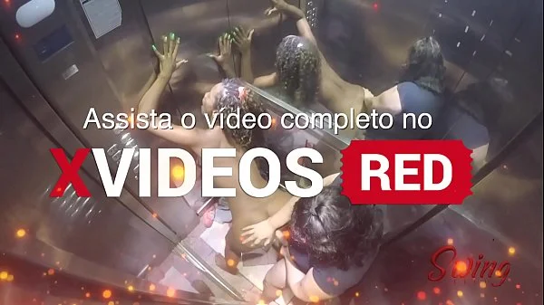 Flagramos a Bonequinha Sado e Arlequina no elevador da putaria - Vídeo completo no RED