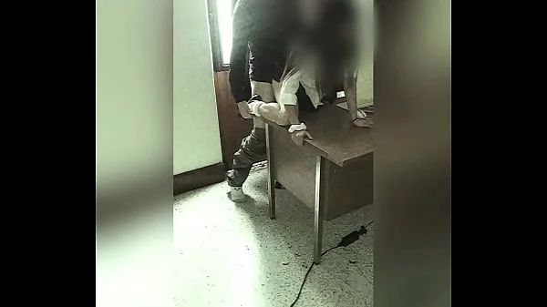 CÁMARA Graba a MAESTRO Y ALUMNA en la Oficina del Colegio! Colegiala Mexicana se DEJA FOLLAR por el PROFE por una MEJOR CALIFICACIÓN! Video Amateur Real!