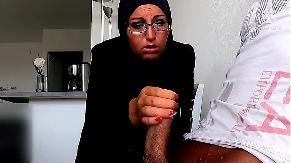 He wanks his cock in the waiting room, this Muslim businesswoman is caught in the act of empty explosive French ball ...