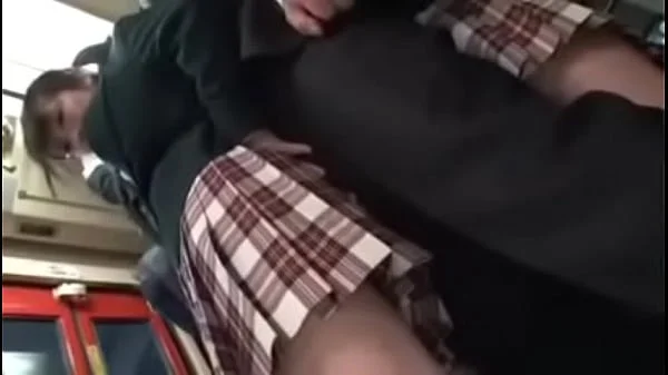 Extraño seduce y coje a colegiala en el bus 4