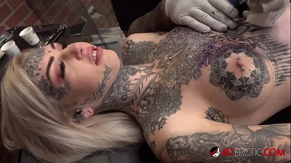 Sascha plays with Amber Luke while she gets tattooed