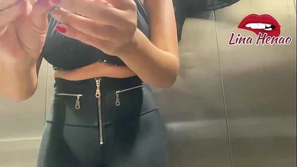 Exhibitionism - I'm a very naughty bitch so I take advantage of the fact that I'm going on a plane to masturbate until I squirt