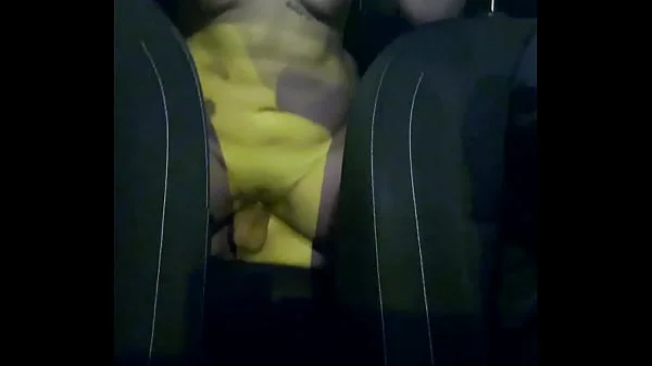 Pareja joven amateur follando en un taxi en Madrid con camara oculta