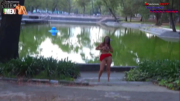 LA PUTA DANNA HOT DESNUDA EN PUBLICO Y CHUPANDO LA POLLA DE UN DESCONOCIDO EN CHAPULTEPEC