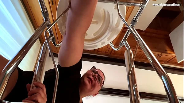 Dominatrix Mistress April - Slave in water toilet for