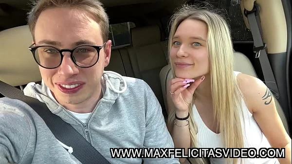 LA TETTONA ITALIANA AZZURRA EYES SI MOSTRA IN TUTTO IL SUO SPLENDORE DENTRO HUMMER DI MAX FELICITAS CHE SI SEGA IN MACCHINA
