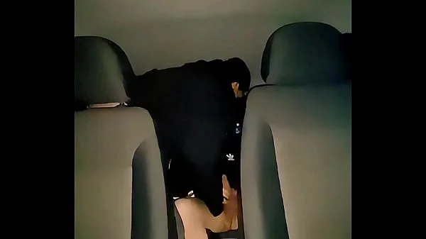 No me aguanto y me follo a la mejor amiga de mi novia en el asiento trasero del auto después de salir del GYM - LA GRABO A ESCONDIDAS AMATAUR REAL MONTANDO EN EL COCHE
